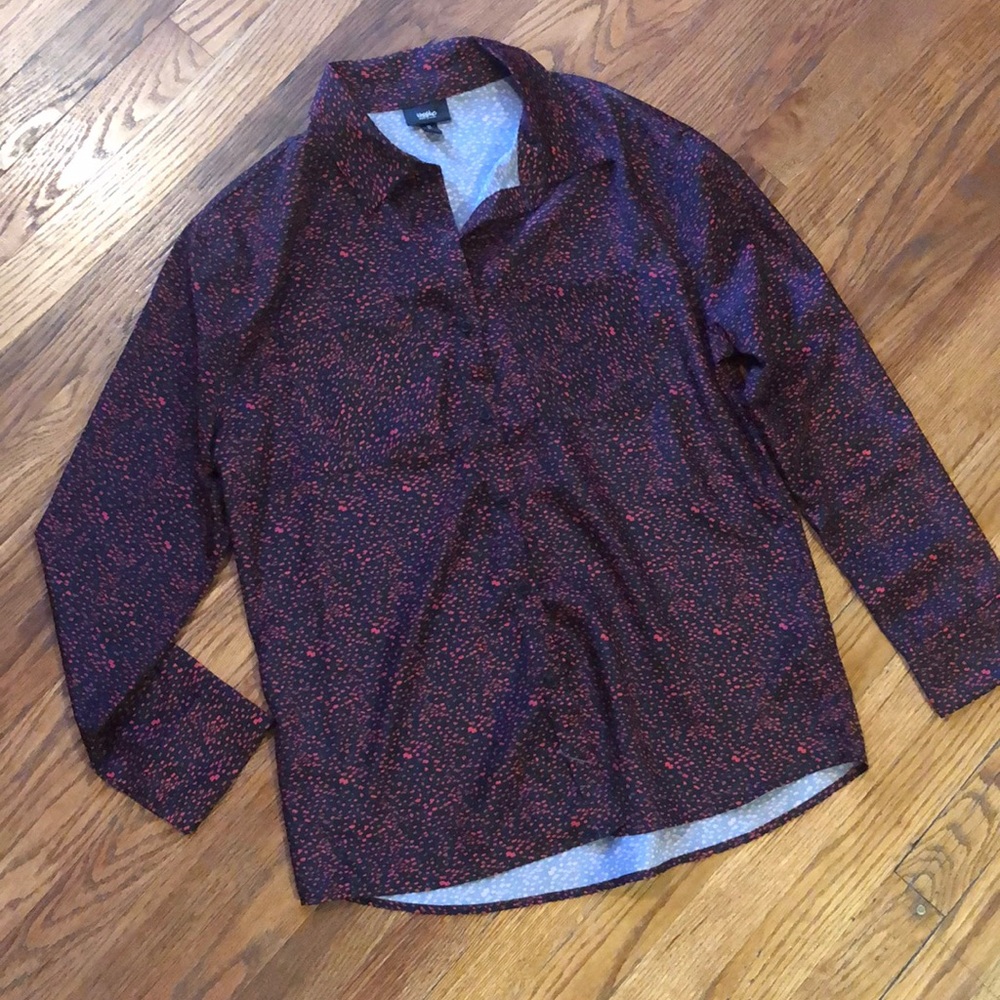 Red and black dot button up
